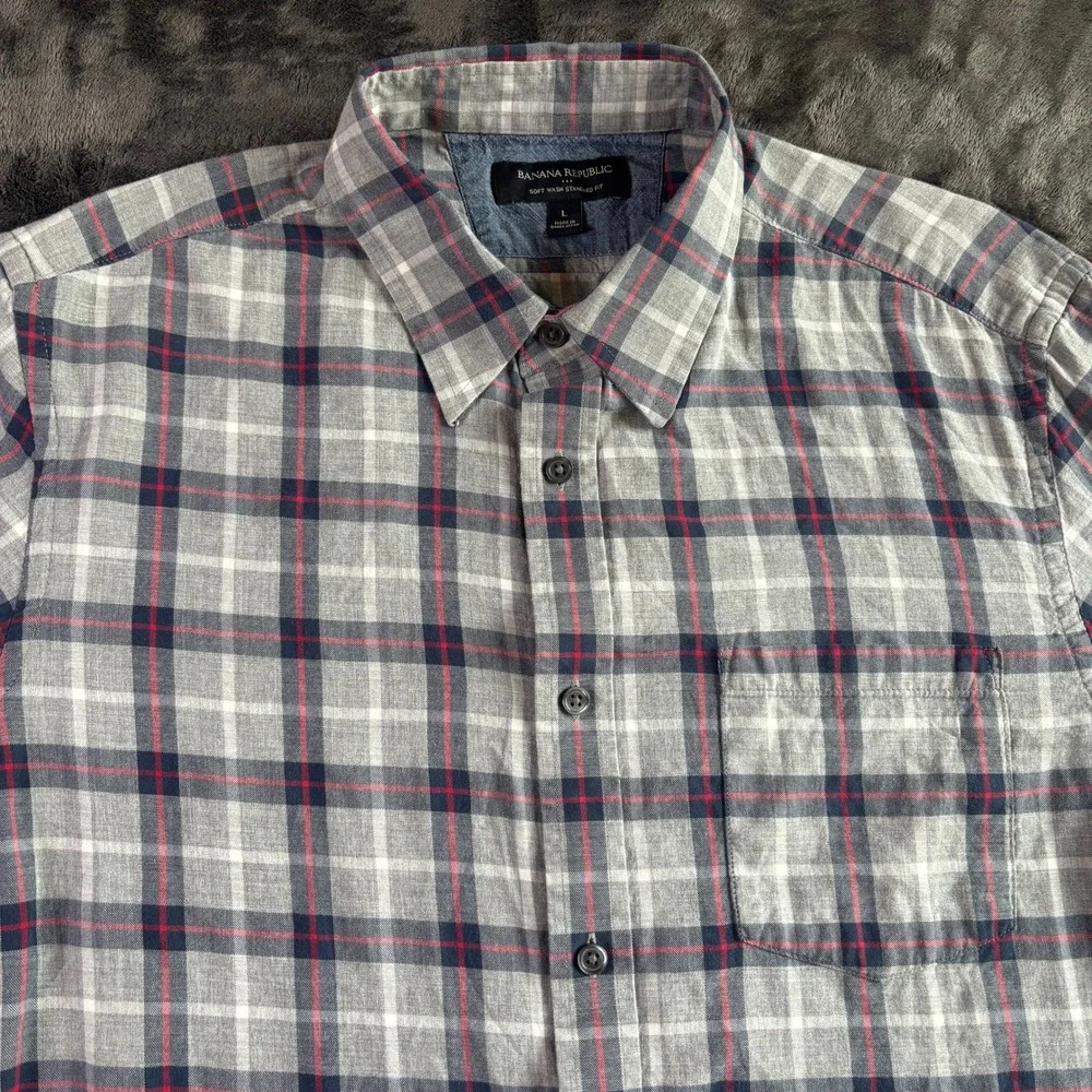 Banana Republic Mens Large Gray Blue Red Plaid Soft Wash Standard Fit Button Up